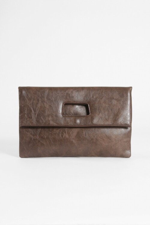 Sobre bandolera con correa removible marrón