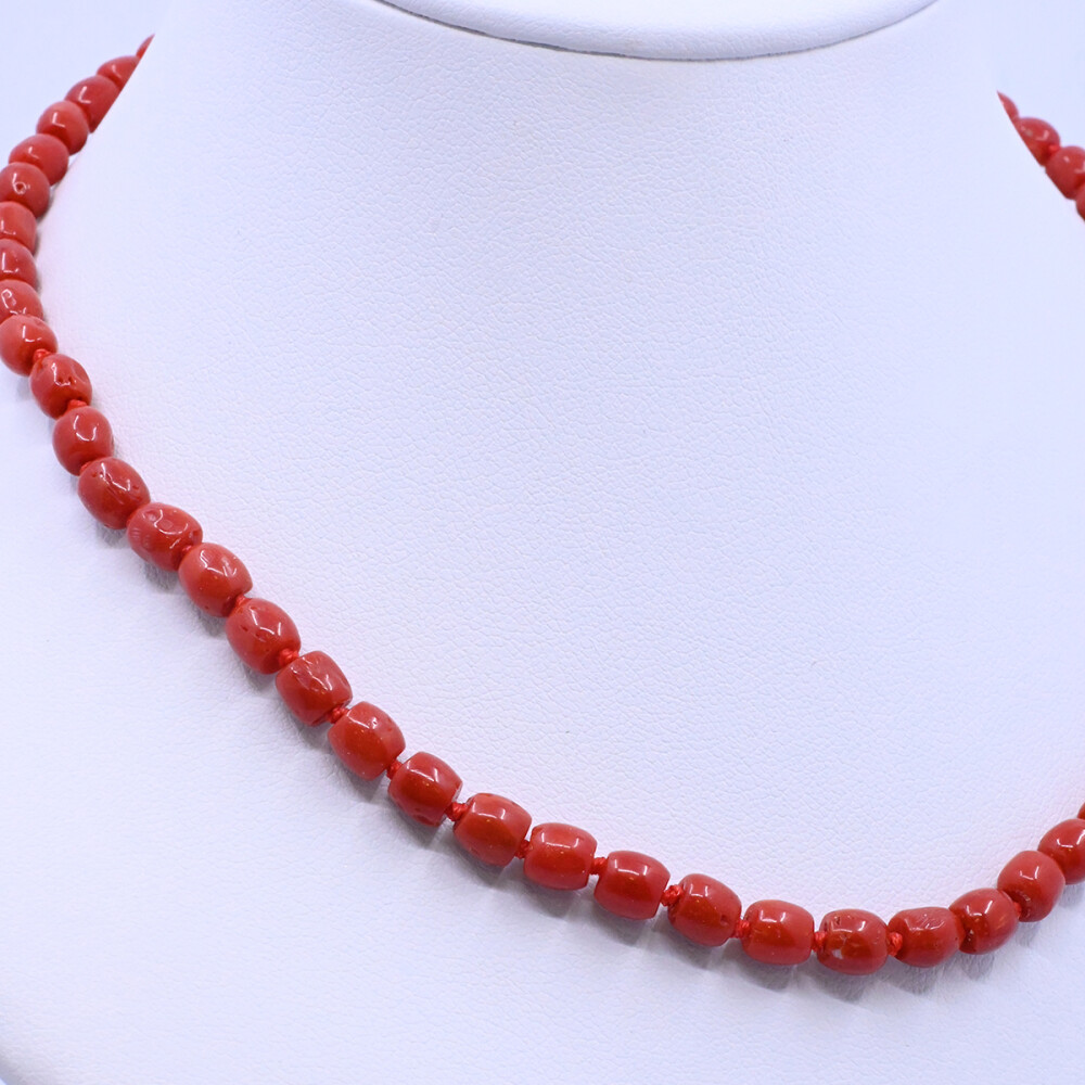 Collar de coral y oro 18k. Collar de coral y oro 18k.