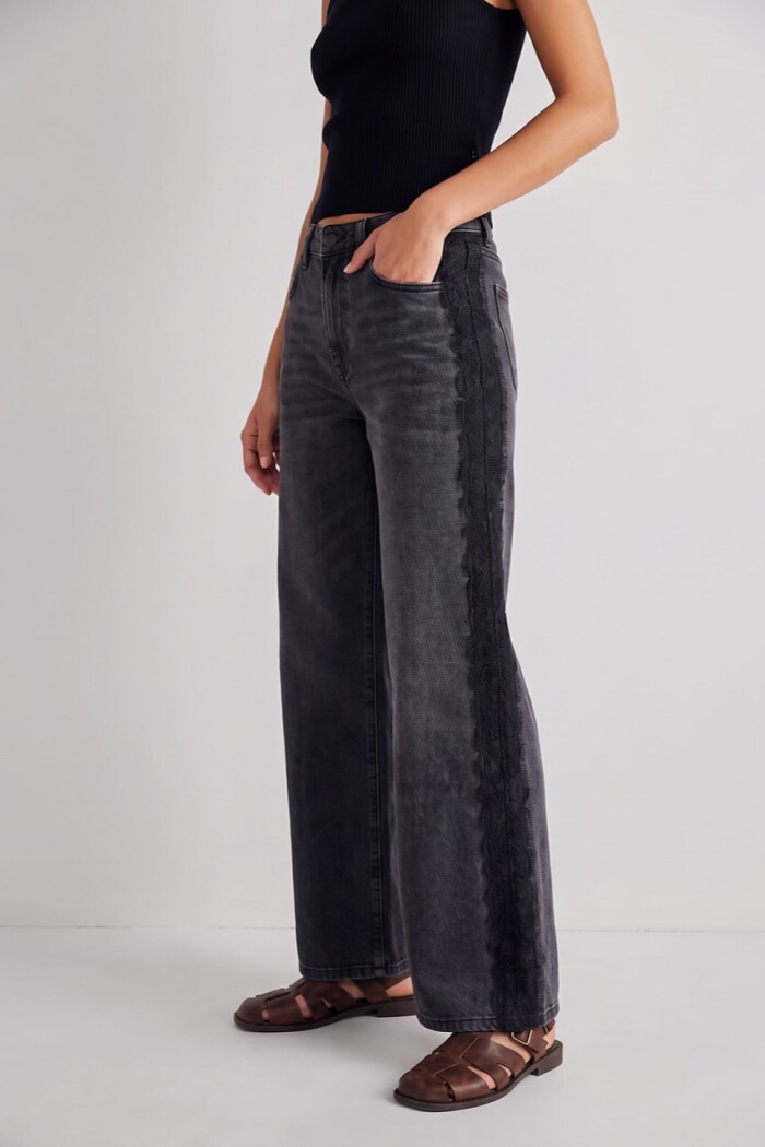 Jean Wide Leg Con Encaje Negro