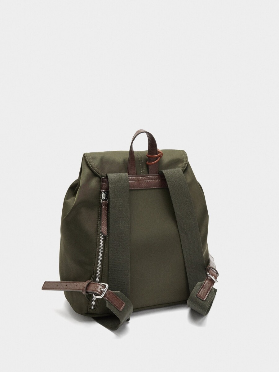 Mochila De Nylon Con Colgante caqui
