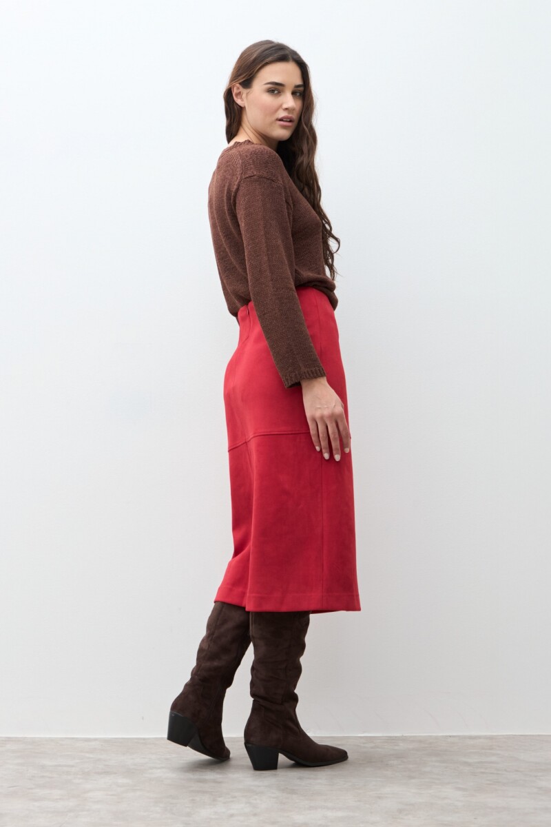 Falda simil gamuza con tajo rojo