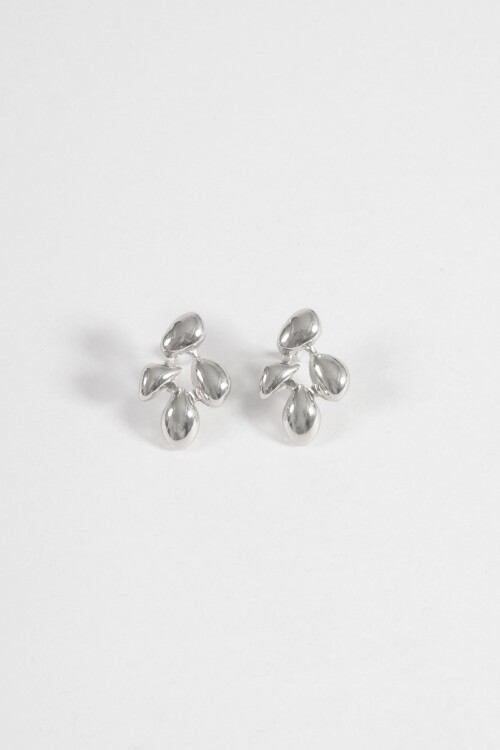 Caravanas flor metal plateado