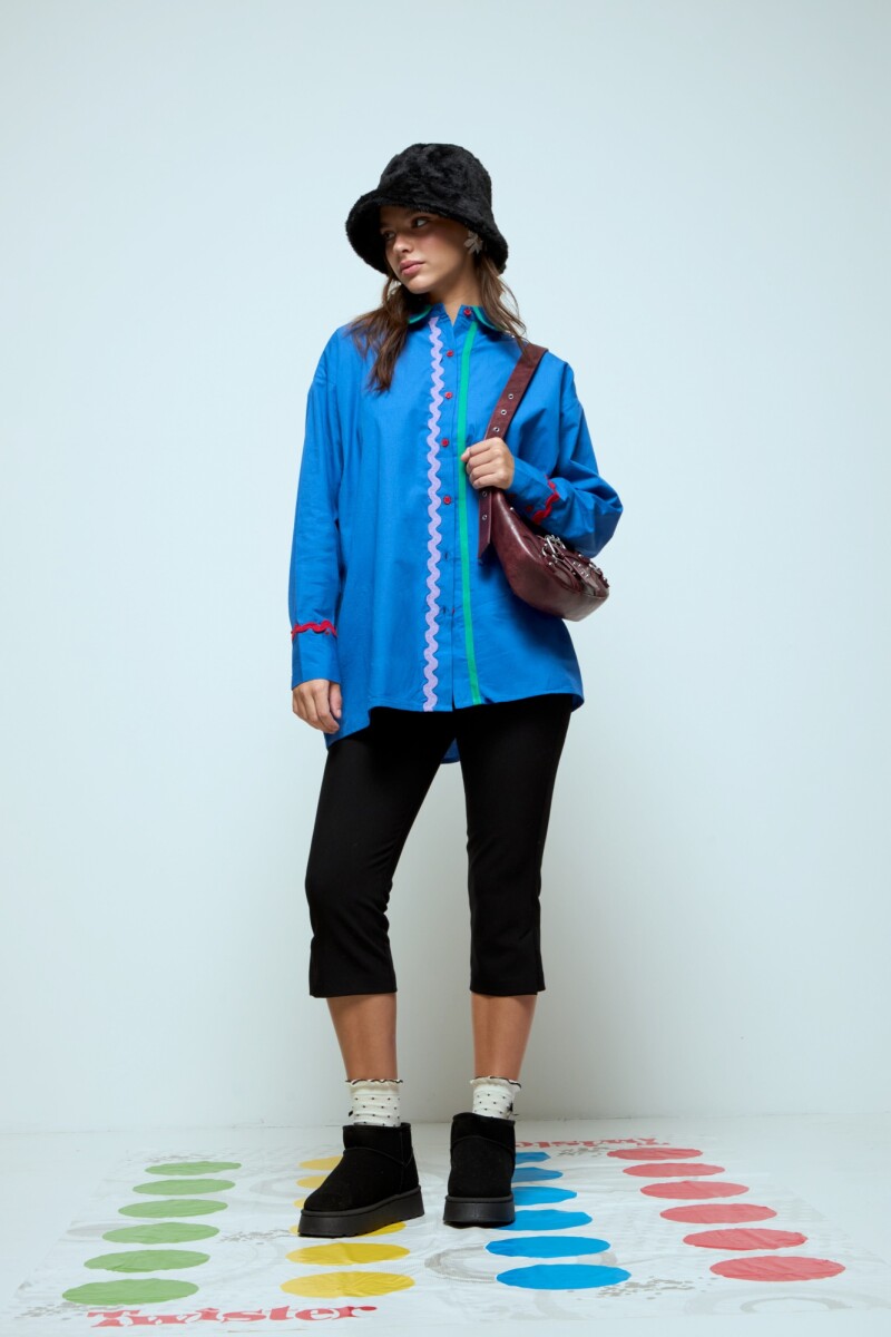 Camisa con tape azul