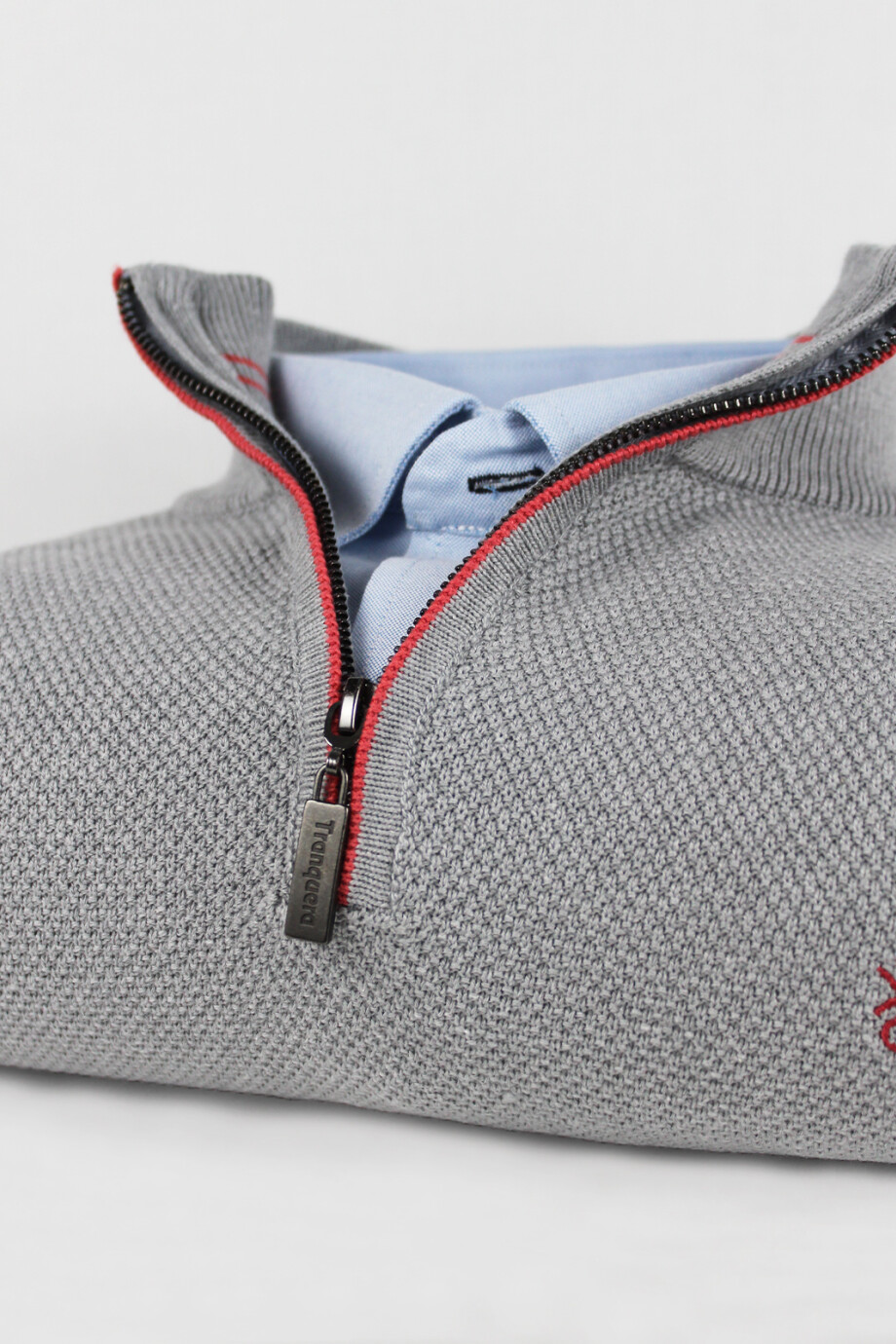Remera Medio Cierre Apolo Gris con Coral