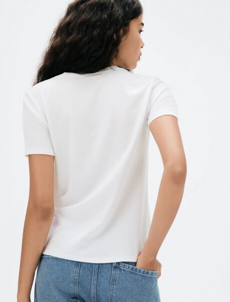CAMISETA BÁSICA MANGA CORTA CUELLO EN V BLANCO
