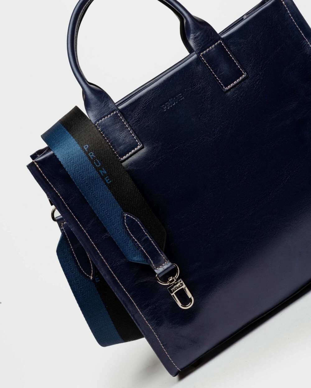 Cartera de Mano Capri En Cuero Liso Azul