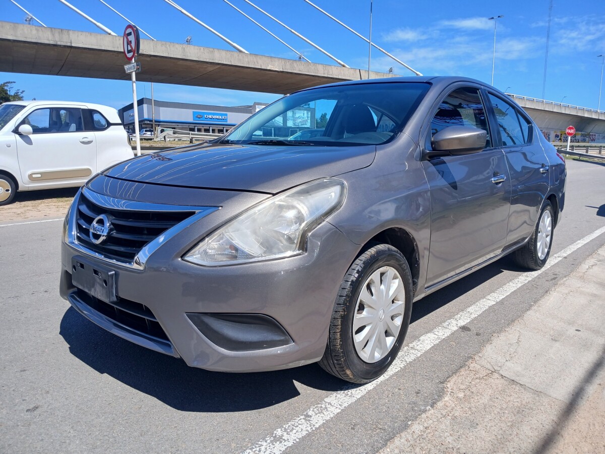 Nissan Versa Drive 1.6 Extra Full | Permuta / Financia Nissan Versa Drive 1.6 Extra Full | Permuta / Financia