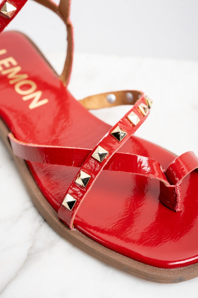 Sandalia Charol Tachas Rojo