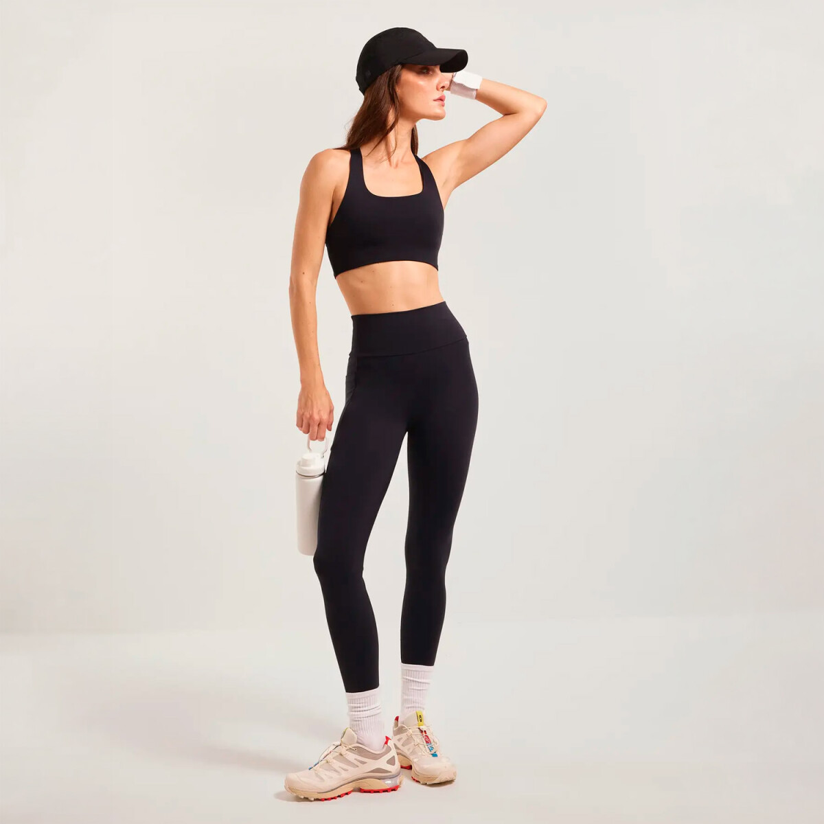 CALZA DEPORTIVA CON BOLSILLO - NEGRO 