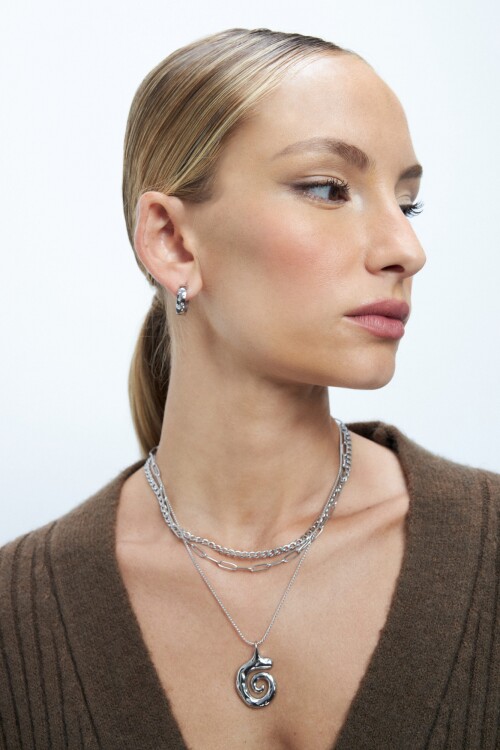 Collar acero triple cadena con dijes plateado