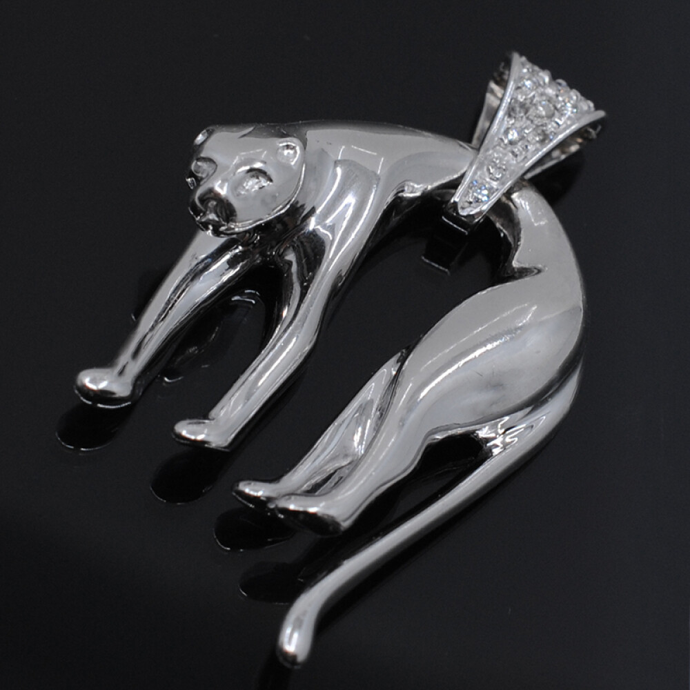 Colgante con forma de pantera en oro 18k blanco y brillantes Colgante con forma de pantera en oro 18k blanco y brillantes