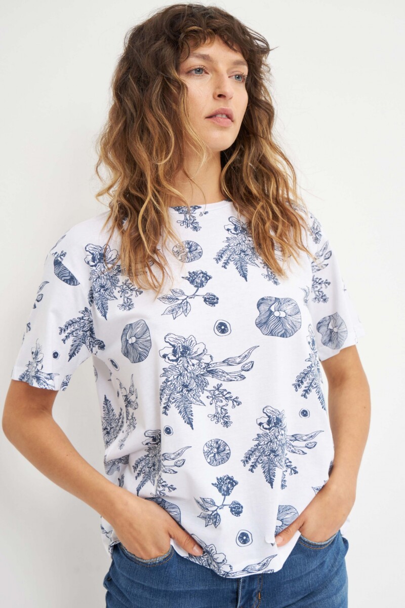 Remera con estampa floral crudo