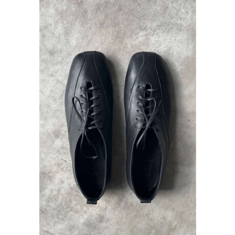 Flat Bouna Black
