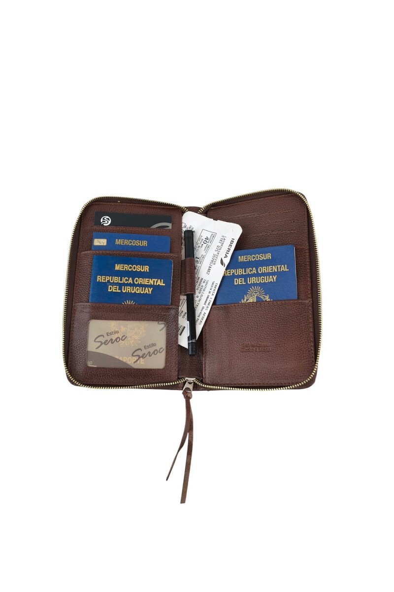 Porta pasaporte y documentos de viaje Marrón