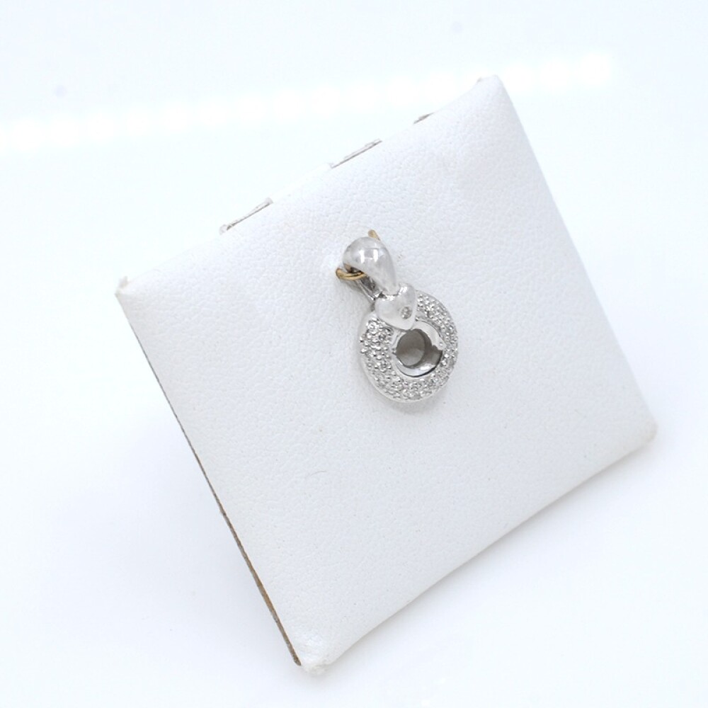 Colgante en oro 18k blanco y brillantes Colgante en oro 18k blanco y brillantes