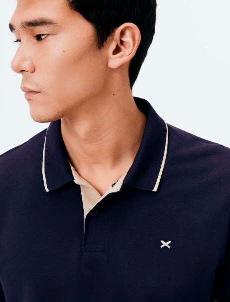 CAMISA DE CUELLO CON BORDADO AZUL OSCURO