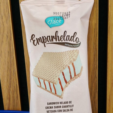 EMPARHELADO CHANTILLY FRUTILLA EMPARHELADO CHANTILLY FRUTILLA