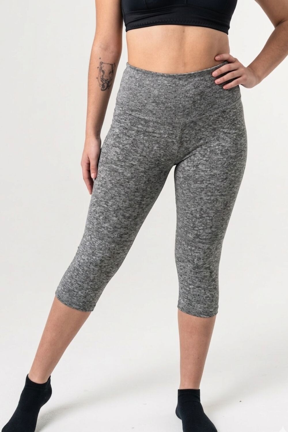Capri deportiva Holly Gris Melange