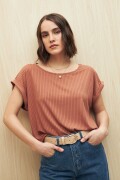 REMERA MANUEL Almendra