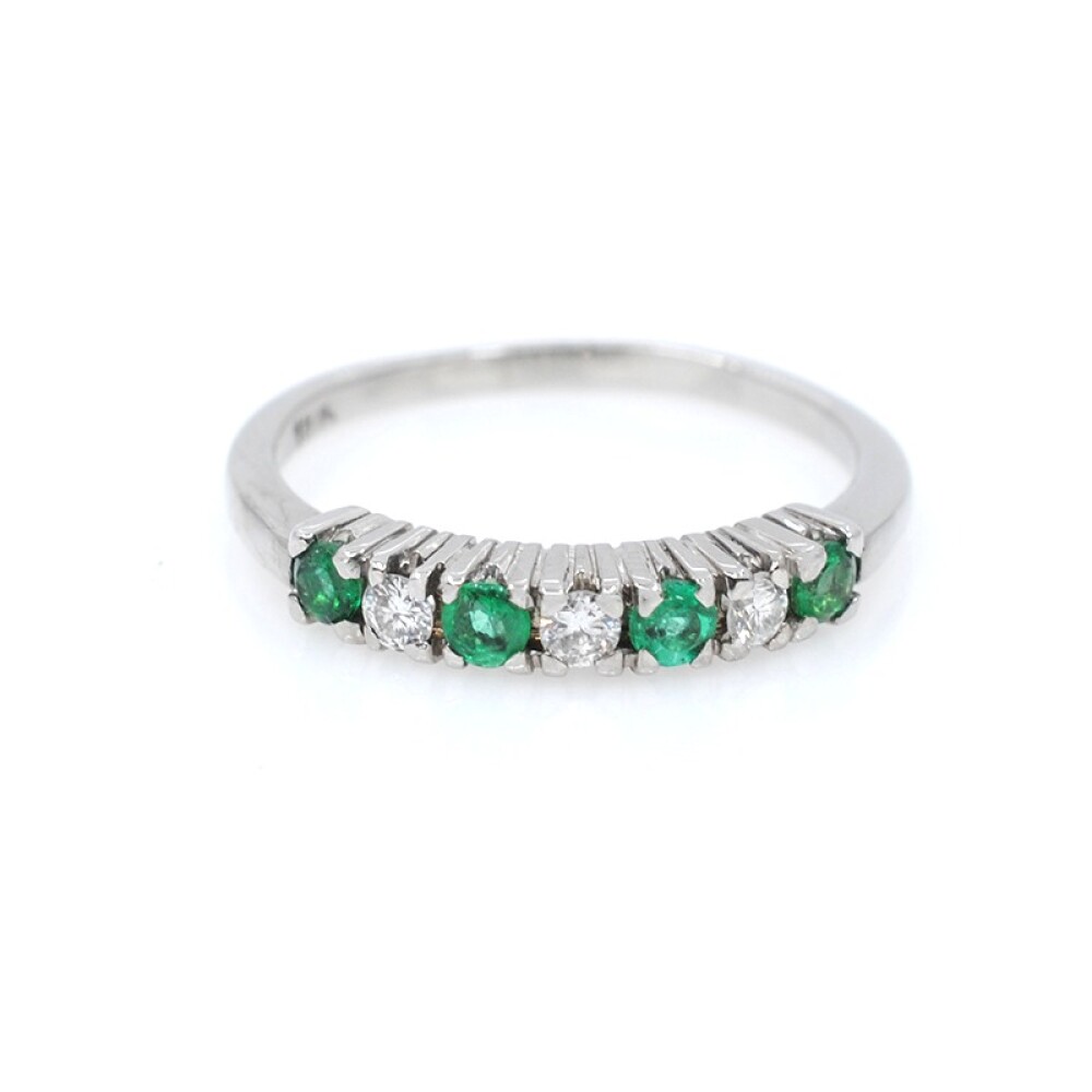 Anillo en oro 18k blanco esmeraldas y brillantes Anillo en oro 18k blanco esmeraldas y brillantes