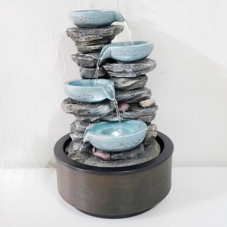 Fuente De Agua Rocas Grises Y Jarros Azules Fuente De Agua Rocas Grises Y Jarros Azules