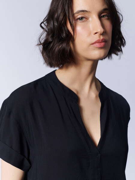 Vestido corto camisero Negro