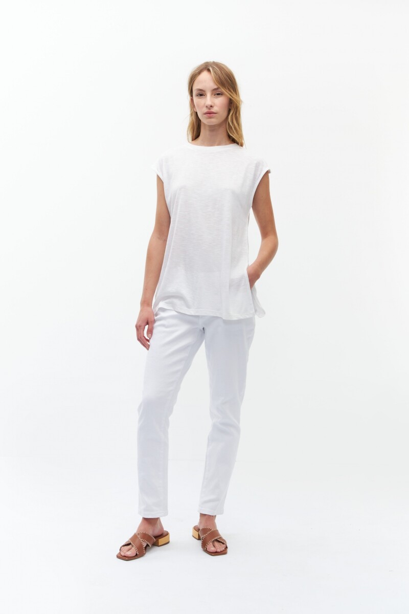 Remera oversize con tajos laterales blanco