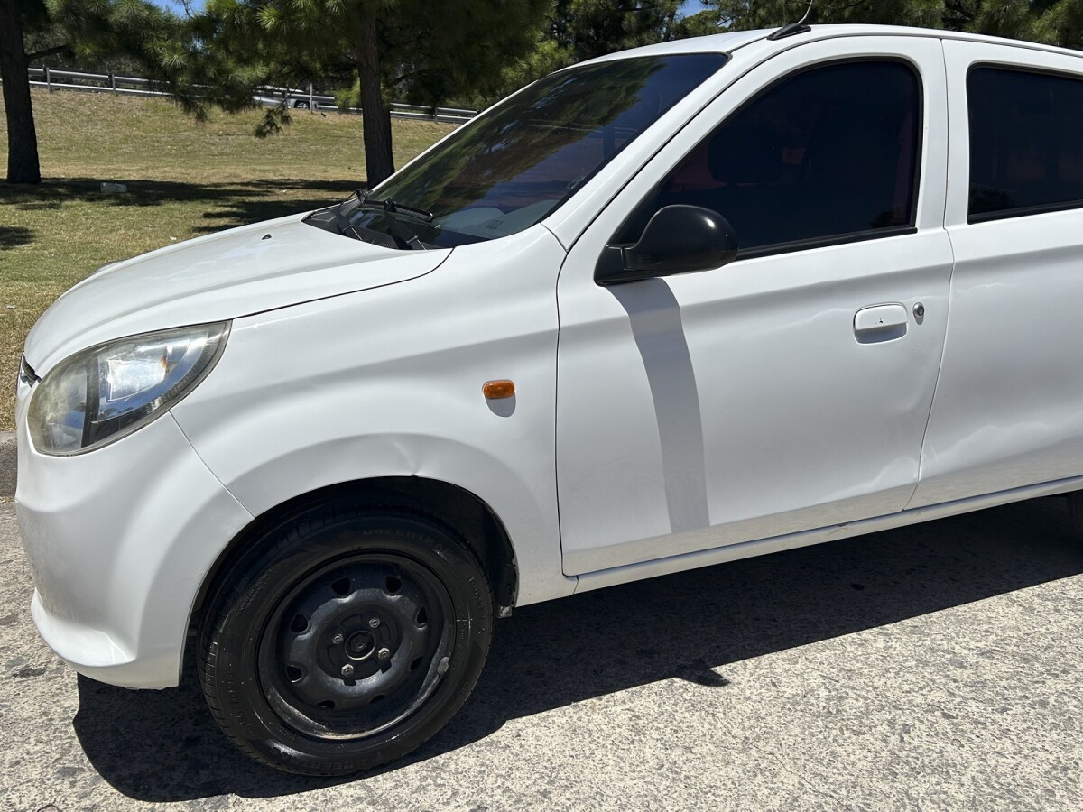 Suzuki Alto GL 2013 EXCELENTE ESTADO! | Permuta / Financia Suzuki Alto GL 2013 EXCELENTE ESTADO! | Permuta / Financia