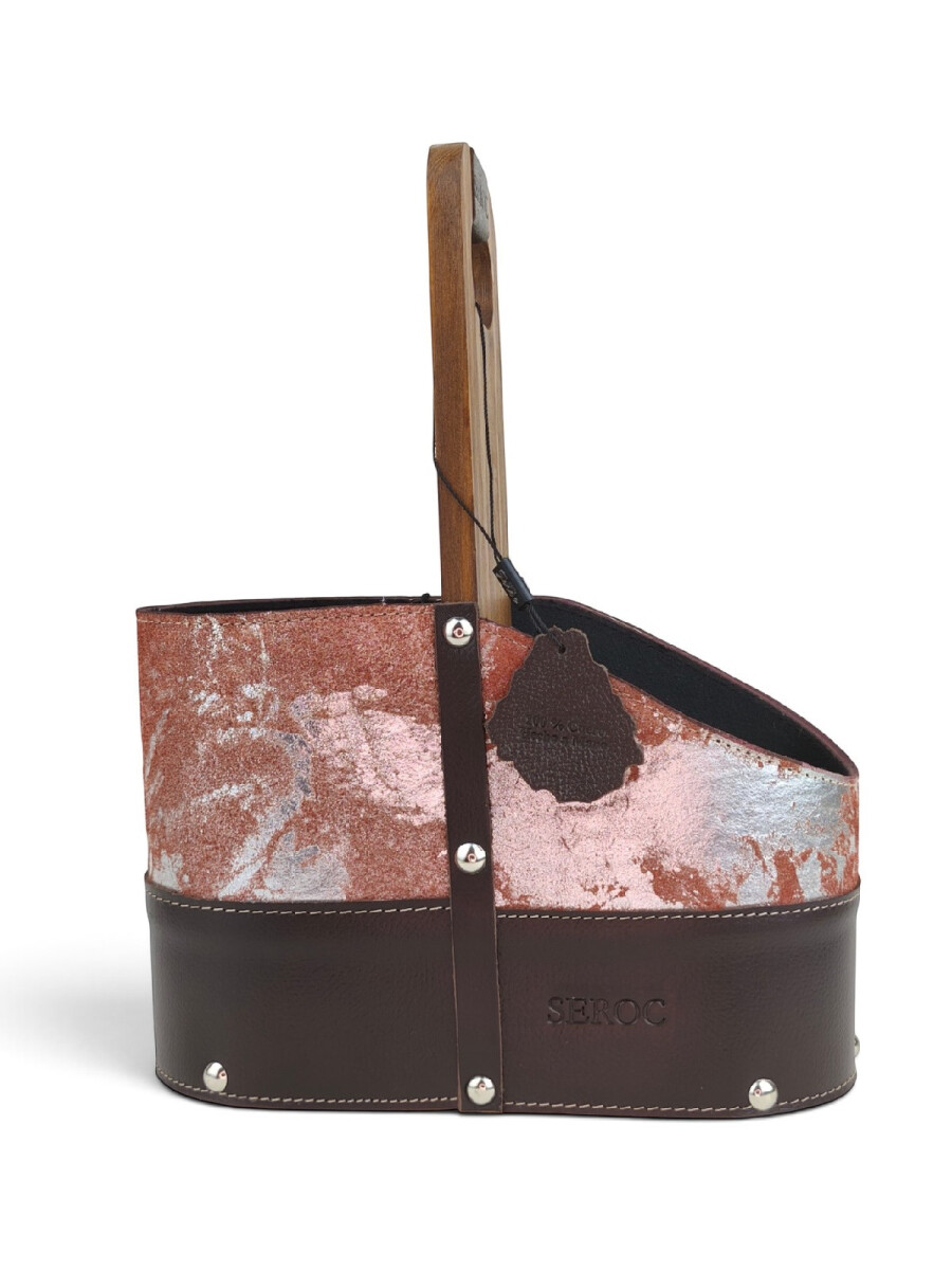 Matera de Cuero con detalles metalizados con Estructura Integral de Madera - Chocolate 
