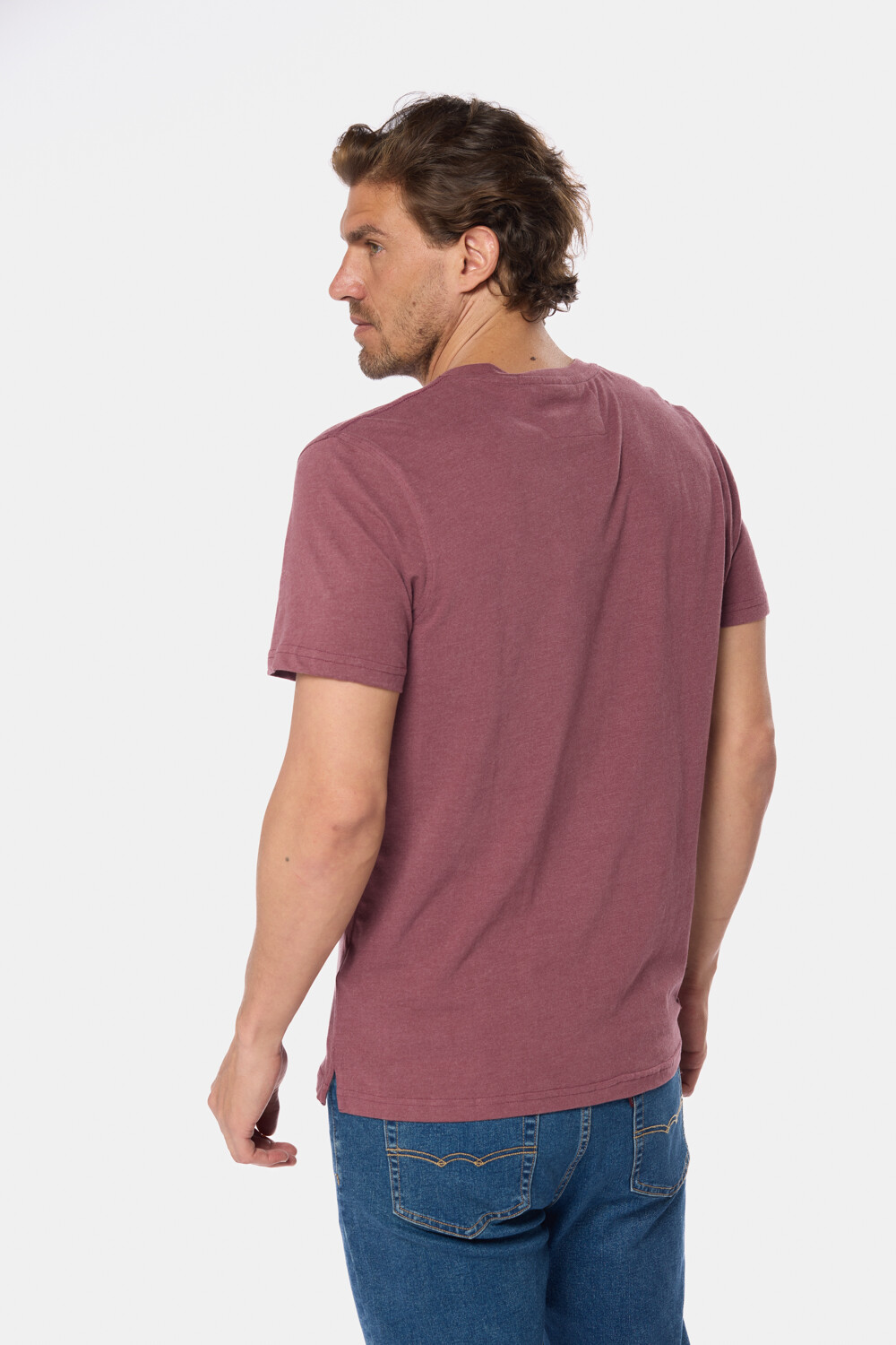 REMERA LISA CON BOTONES Bordo