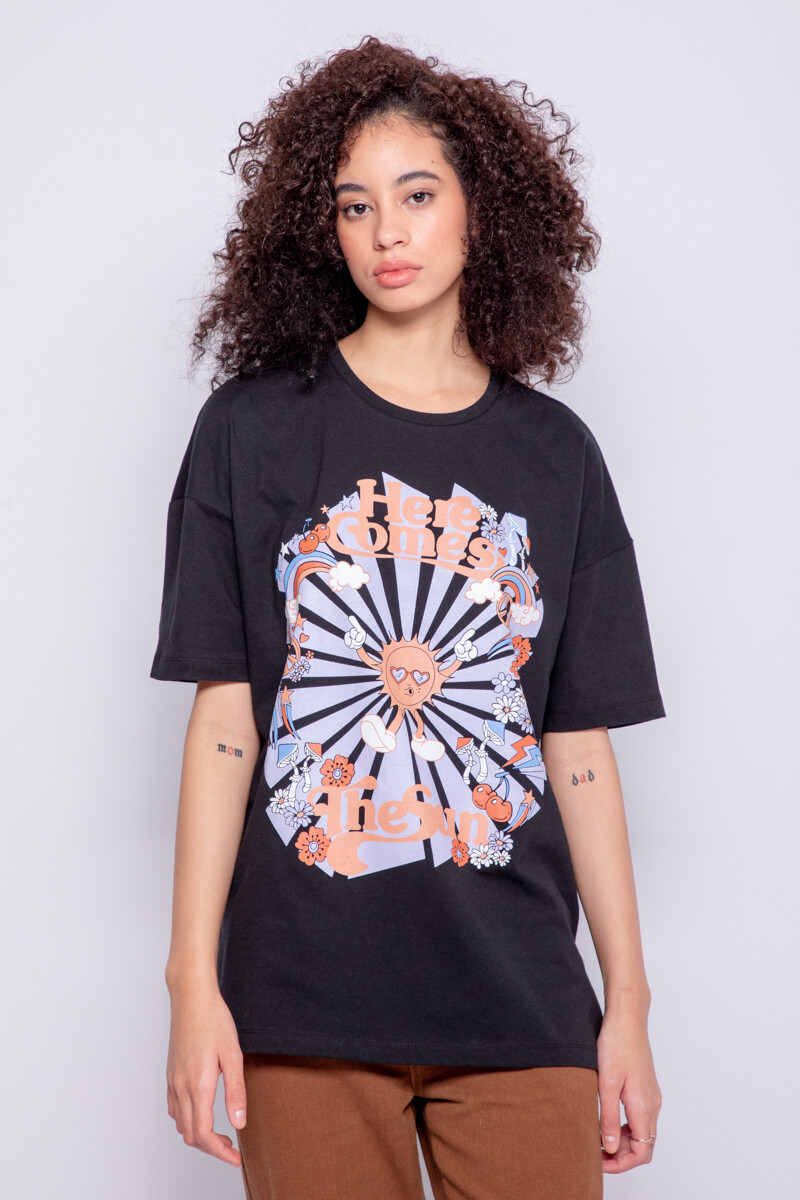 REMERA THE SUN Negro