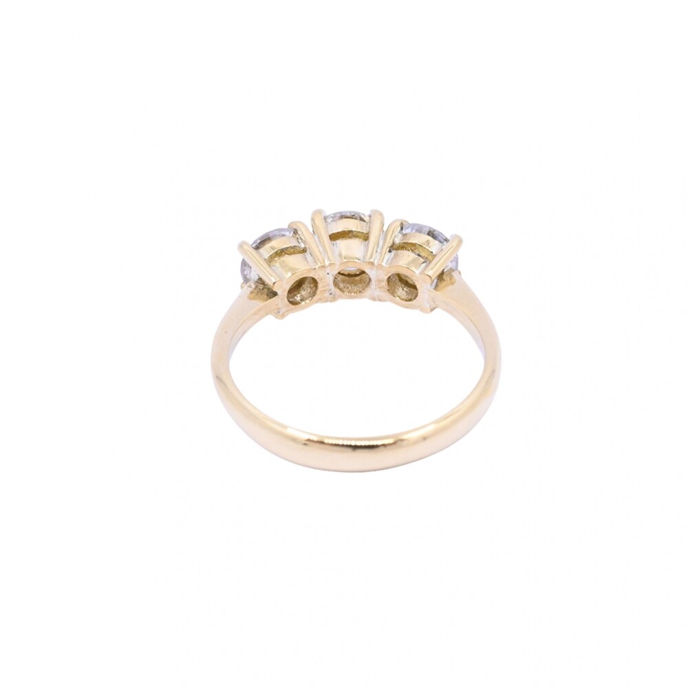 Anillo oro 18 k amarillo con 3 brillantes engarce 4 puntas Anillo oro 18 k amarillo con 3 brillantes engarce 4 puntas