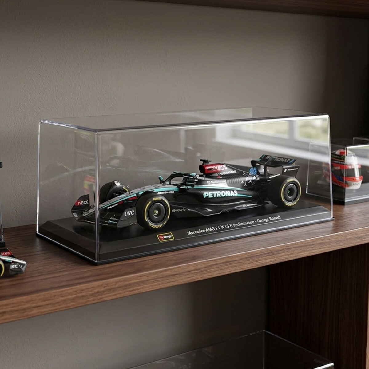 Auto Bburago Formula 1 Mercedes Benz con Exhibidor Escala 1:24 - Lewis Hamilton 