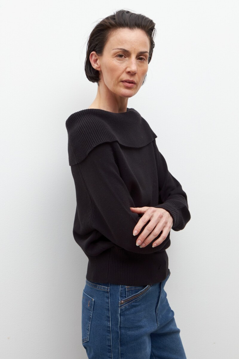 Sweater escote bardot negro