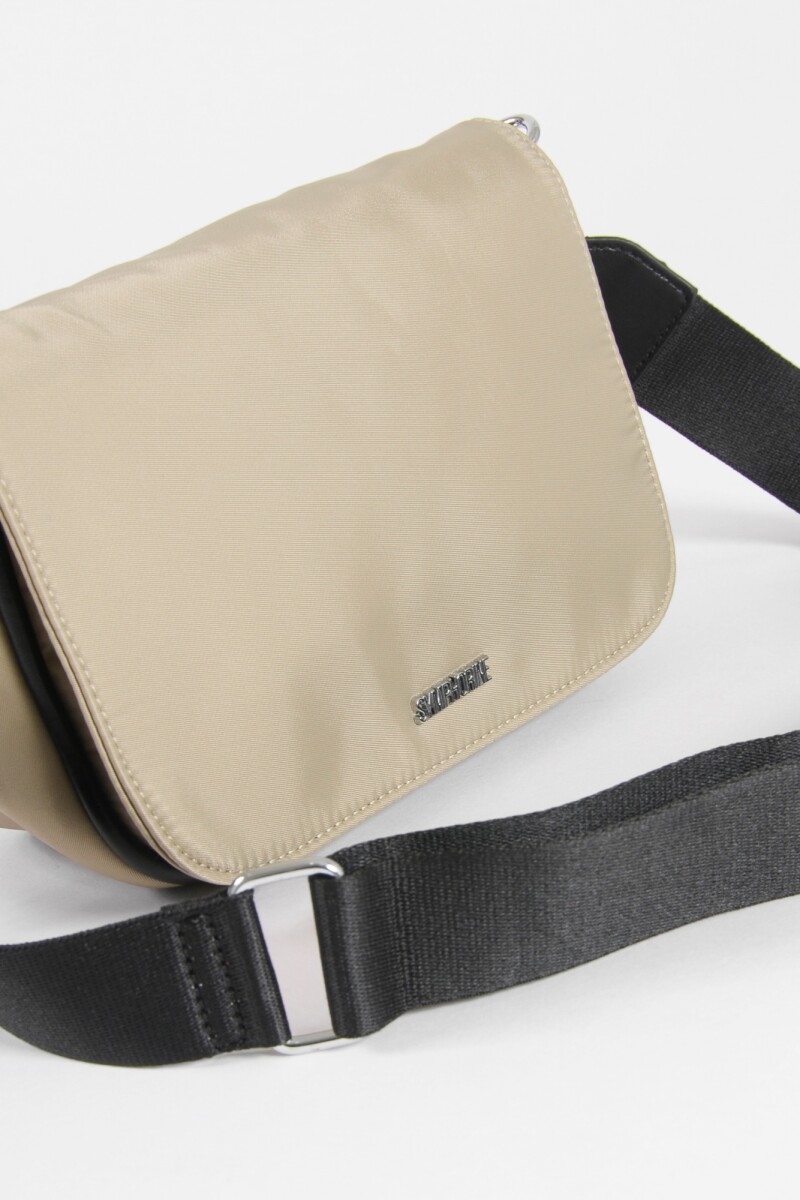 Bandolera con tapa de tela beige