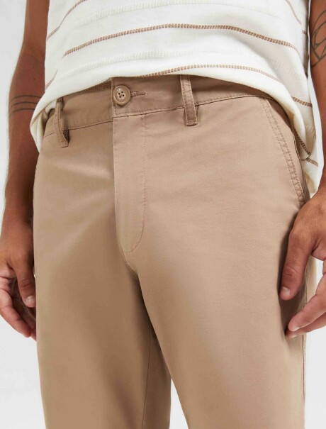 BERMUDA RECTA ESTILO CHINO EN LINO MARRÓN