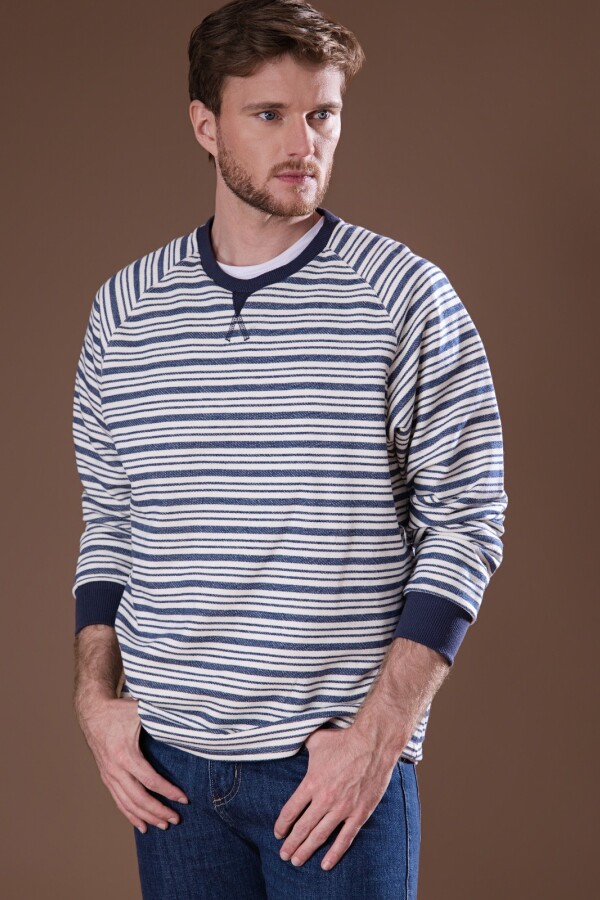 Sweater Liam. Sweater Liam.