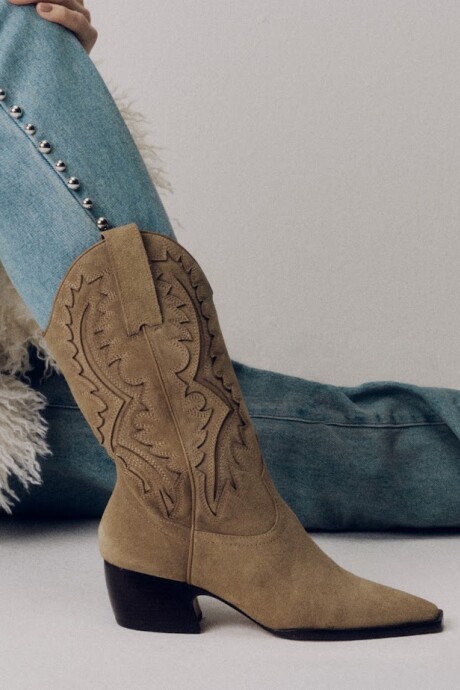 Bota de gamuza Liana Beige