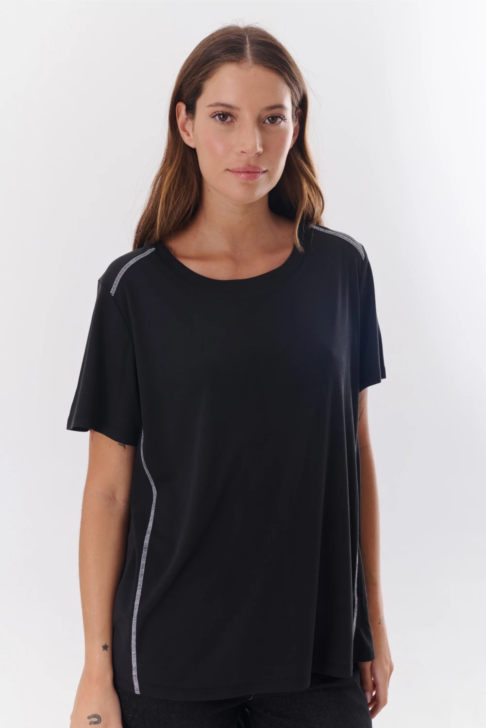 REMERA MACARENA negro 4