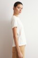 Remera apliques florales crudo