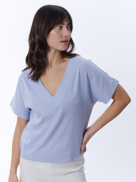 Blusa cuello en v con lino Celeste