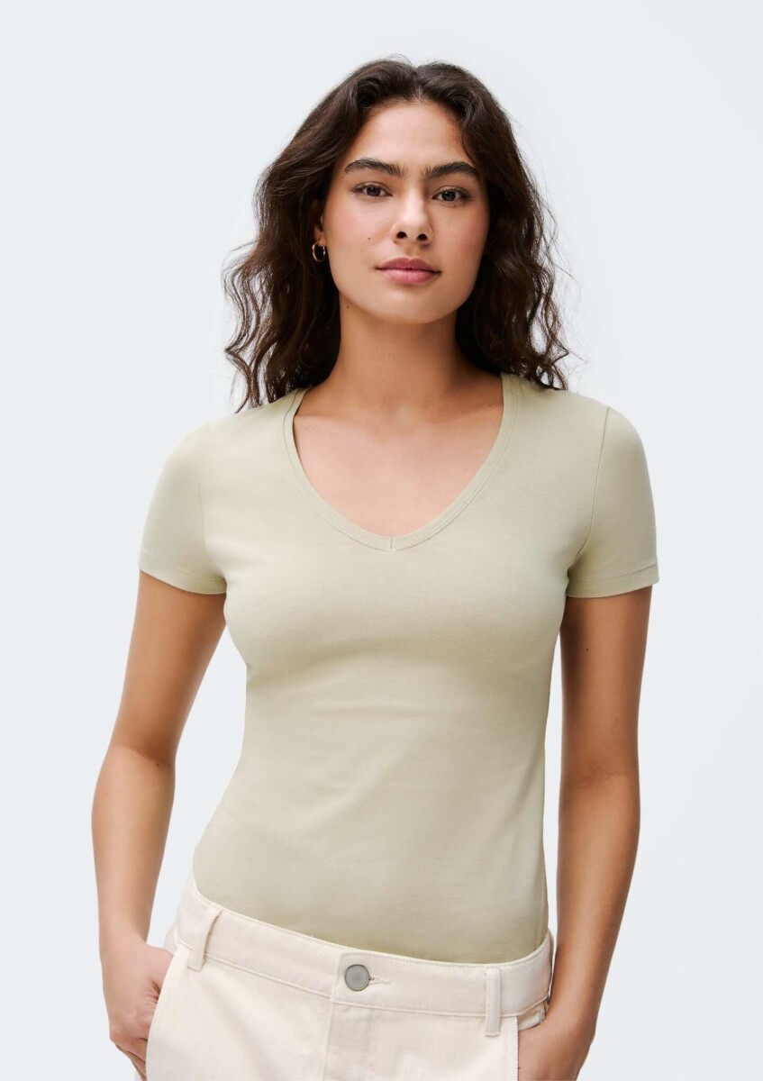 CAMISETA BÁSICA MANGA CORTA CUELLO EN V - VERDE 
