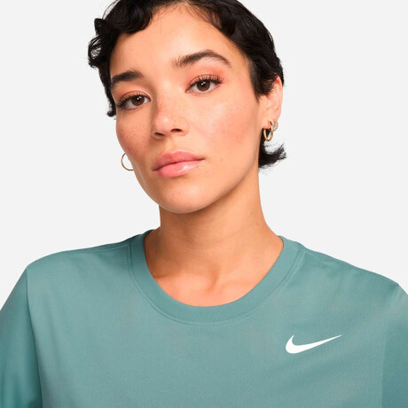 Remera Nike Dri-Fit Tee Rlgd Lbr de Mujer multicolor