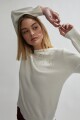 Sweater con bordado crudo