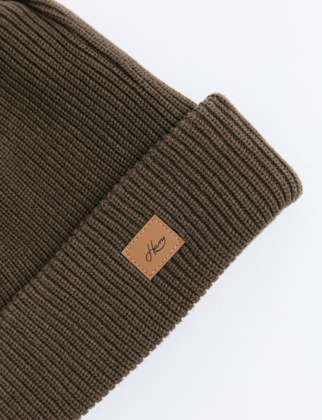 700515 GORRO TEJIDO HARRY Oliva