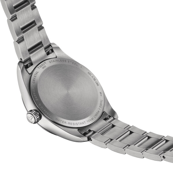Reloj Tissot PR 100 de acero con esfera celeste. Reloj Tissot PR 100 de acero con esfera celeste.