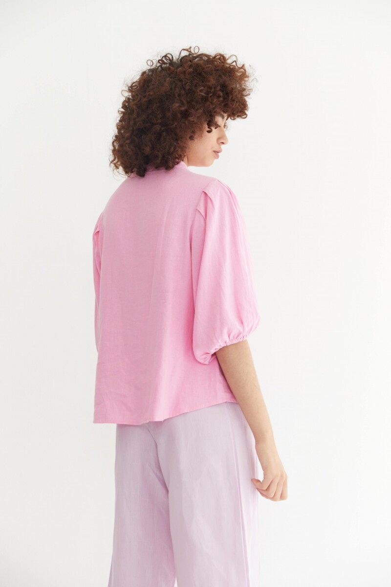 Camisa con manga tableada de lino rosado