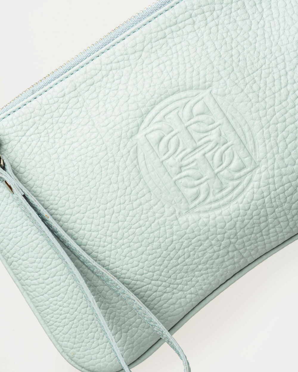 Sobre The Essential en cuero graneado Pearl Blue