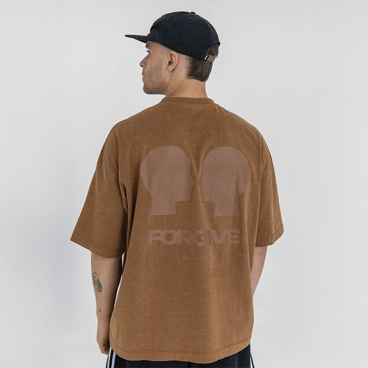 Remera Pulau Forgive - Marrón 
