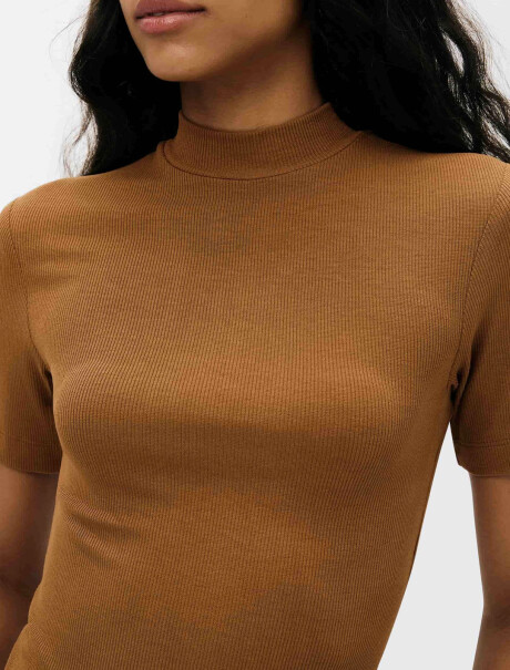 BLUSA MANGA CORTA CON CUELLO EN V MARRÓN